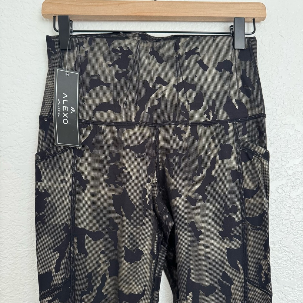 Alexo Athletica Metallic Black Camo Carrywear Leggings - Picture 4 of 9